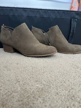 Old Navy US 8 Olive Suede Cutout Ankle Boot